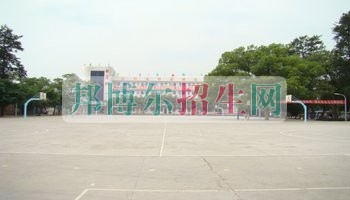 瀘縣建筑職業(yè)中專學(xué)校2016年報(bào)名條件、招生對(duì)象