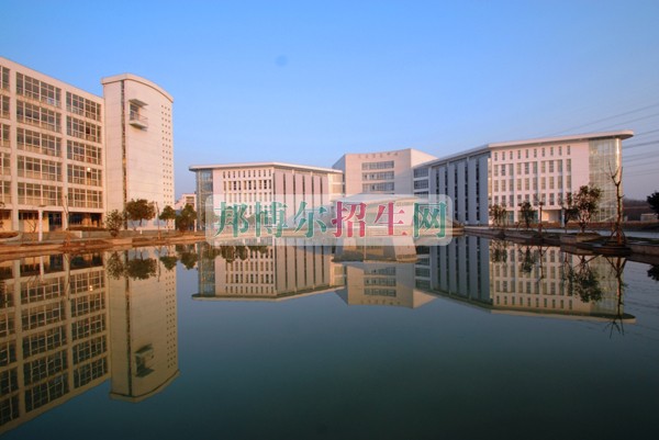 安徽財貿職業(yè)學院招生辦聯(lián)系電話