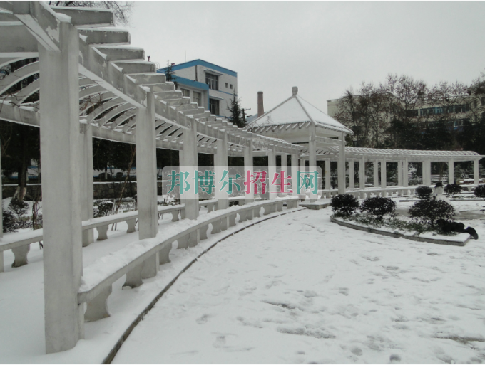 貴州電子信息職業(yè)技術(shù)學(xué)院招生辦聯(lián)系電話(huà)