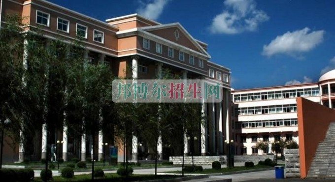 中?？即髮W怎么考