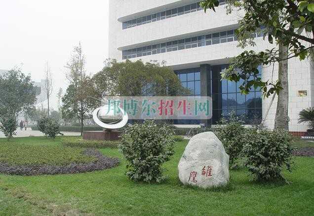 學民航商務(wù)哪個學校好