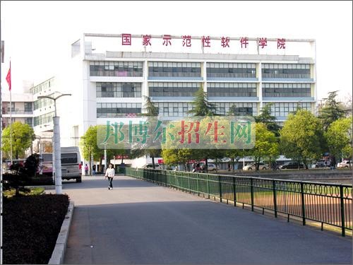 初中畢業(yè)能學移動通信技術(shù)嗎