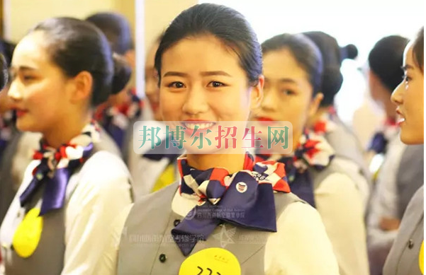 成都航空旅游職業(yè)學(xué)校開(kāi)啟新學(xué)期首場(chǎng)招聘，場(chǎng)面火爆美女如云