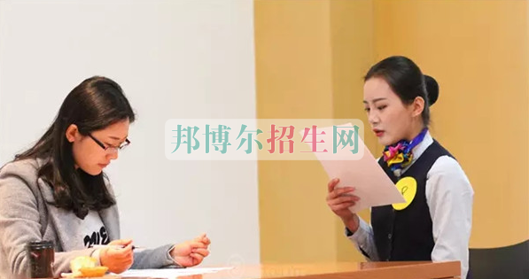 成都航空旅游職業(yè)學(xué)校開(kāi)啟新學(xué)期首場(chǎng)招聘，場(chǎng)面火爆美女如云