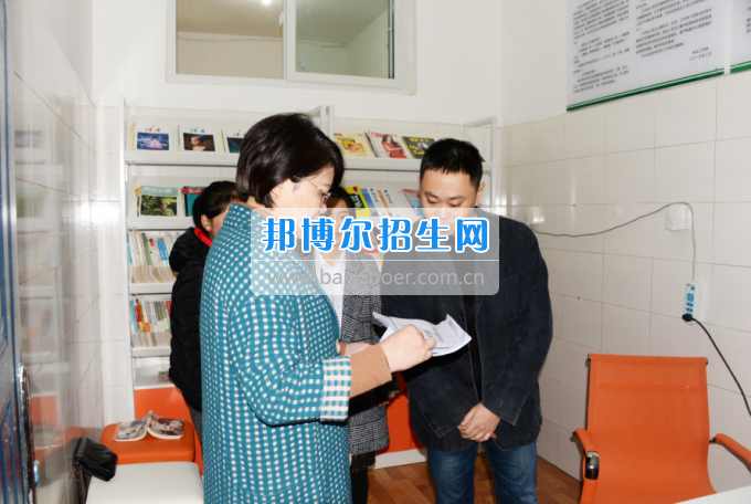 川南幼兒師范高等專科學(xué)校黨團(tuán)工作站、圖書(shū)漂流站在學(xué)生公寓正式運(yùn)行