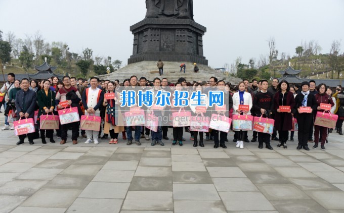 川南幼兒師范高等?？茖W(xué)校舉行慶祝國際勞動(dòng)?jì)D女節(jié)活動(dòng)
