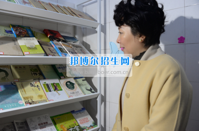 市委常委、宣傳部長(zhǎng)潘梅到川南幼兒師范高等?？茖W(xué)校調(diào)研思想政治工作