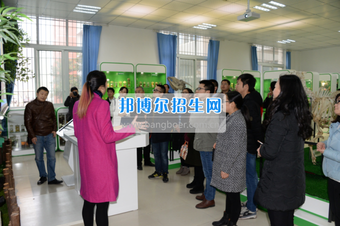 川南幼兒師范高等?？茖W(xué)校與內(nèi)江職業(yè)技術(shù)學(xué)校開展青年聯(lián)誼活動(dòng)