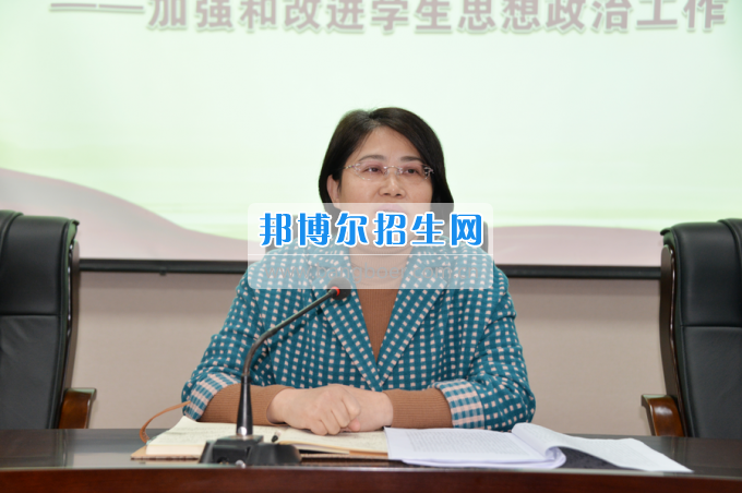 川南幼兒師范高等?？茖W(xué)校召開輔導(dǎo)員班主任工作例會(huì)加強(qiáng)和改進(jìn)學(xué)生思想政治工作