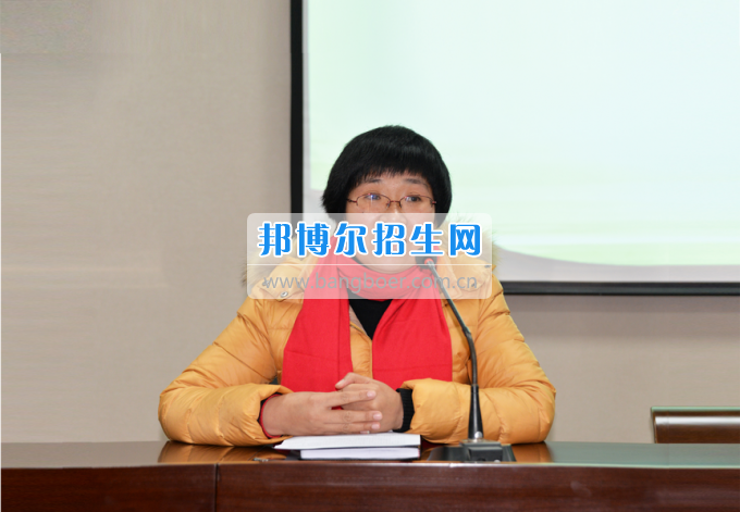 川南幼兒師范高等?？茖W(xué)校召開輔導(dǎo)員班主任工作例會(huì)加強(qiáng)和改進(jìn)學(xué)生思想政治工作