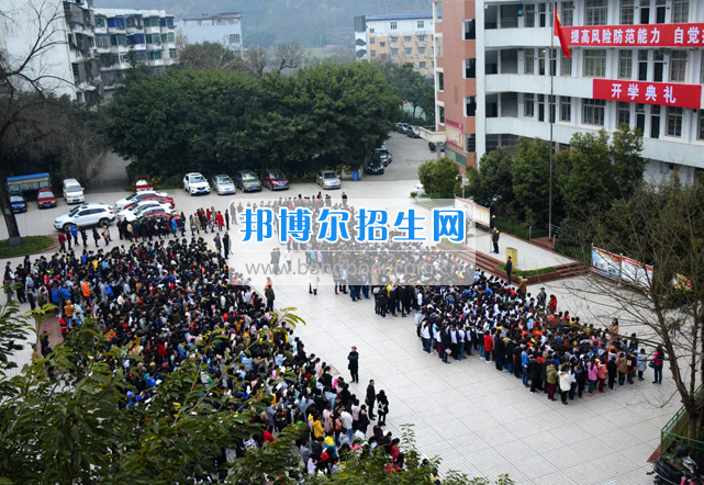 南充市建華職業(yè)中學(xué)簡(jiǎn)短、高效的開(kāi)學(xué)典禮