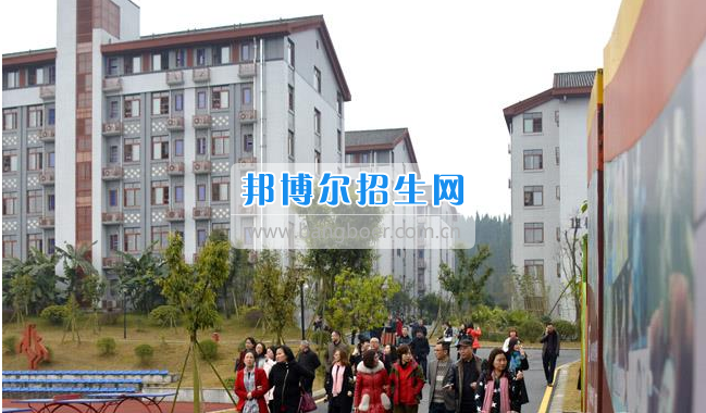 南充市建華職業(yè)中學(xué)開(kāi)展“請(qǐng)進(jìn)來(lái)，走出去”校際交流活動(dòng)