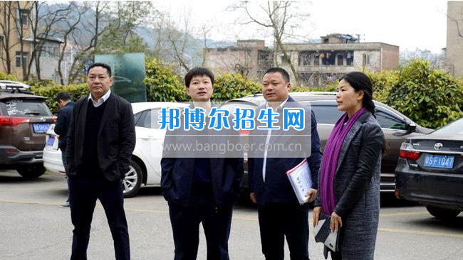 區(qū)委常委、宣傳部長邱躍峰一行視察南充市建華職業(yè)中學(xué)