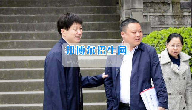 區(qū)委常委、宣傳部長邱躍峰一行視察南充市建華職業(yè)中學(xué)