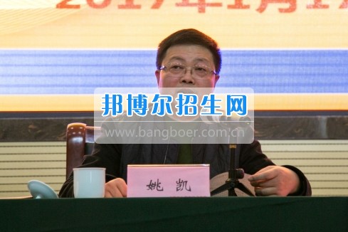 成都市工業(yè)職業(yè)技術學校召開2017年黨風廉政建設集體約談會
