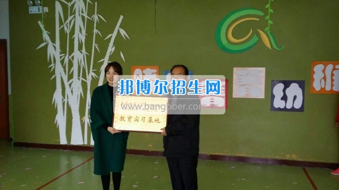 南充師范學(xué)校蔡禮儒校長赴高坪、嘉陵參加實(shí)習(xí)就業(yè)基地掛牌并看望實(shí)習(xí)生