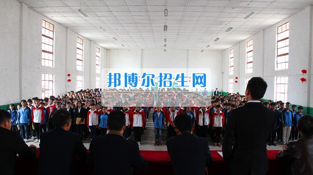馨知心集團(tuán)、云南動(dòng)高鐵普鐵公司、上海大眾等多家單位在我校舉辦招聘會(huì)