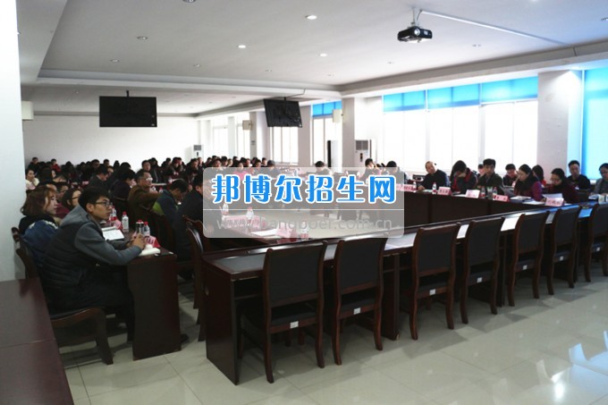 重慶公共運(yùn)輸職業(yè)學(xué)院召開(kāi)2017年學(xué)生職業(yè)素質(zhì)教育工作專(zhuān)題會(huì)