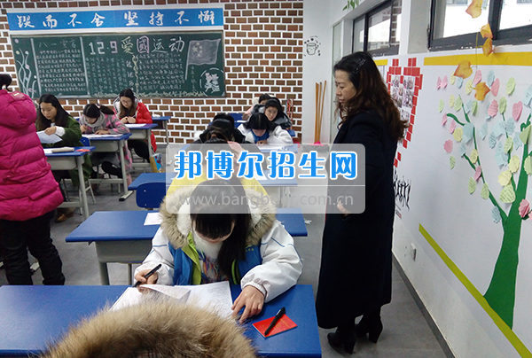 畢節(jié)醫(yī)學高等?？茖W校抓考風、嚴考紀、提質量