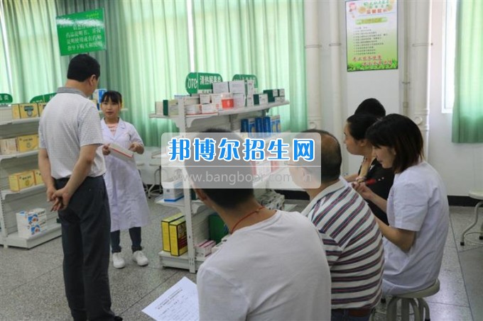 四川衛(wèi)生康復(fù)職業(yè)學(xué)院校企合辦營銷技能大賽，共促學(xué)生營銷技能提升