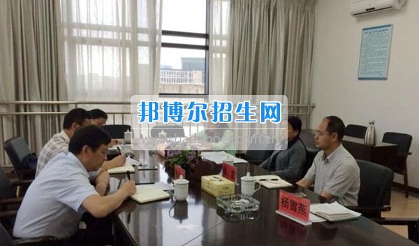 貴州警察學(xué)院來(lái)貴州商業(yè)高等?？茖W(xué)校參觀交流