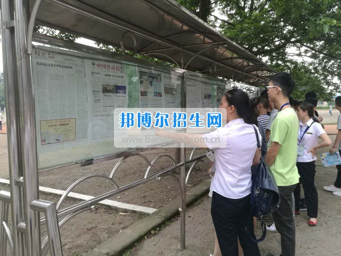 內(nèi)江市鐵路機械學校開展拒絕毒品凈化校園活動