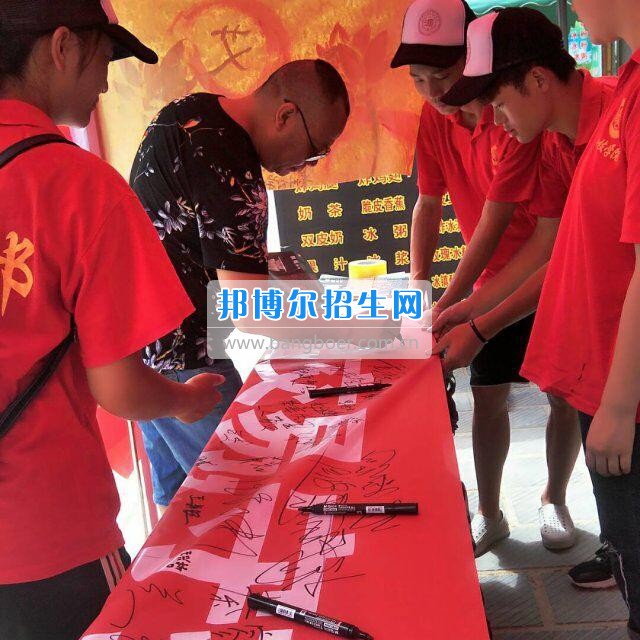 貴州大學(xué)科技學(xué)院暑期社會(huì)實(shí)踐服務(wù)團(tuán)好花紅分隊(duì)深入九門(mén)村、金田村、好花紅村開(kāi)展禁毒防艾宣傳