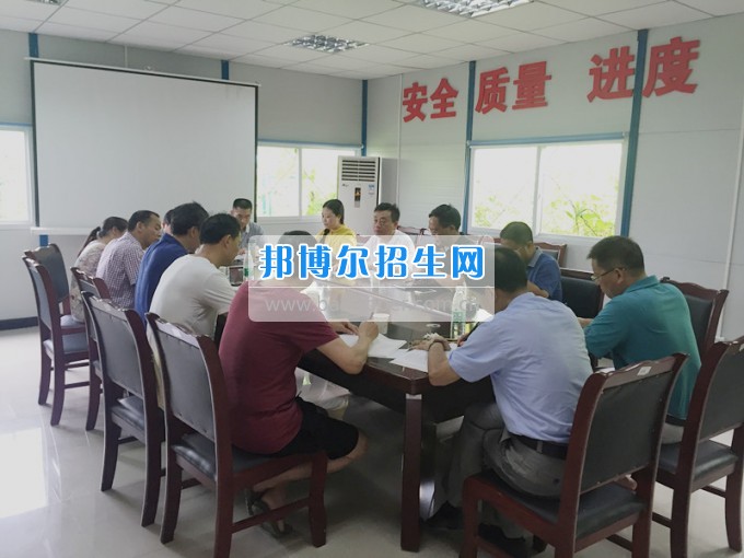 重慶財經(jīng)職業(yè)學院領導視察校園擴建工程建設情況并聽取工作匯報