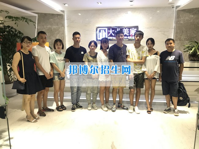 四川城市職業(yè)學院藝術(shù)設計學院教師走訪看望實習生