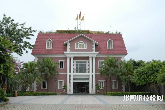 宜賓三峽機電職業(yè)技術學校校園環(huán)境怎樣