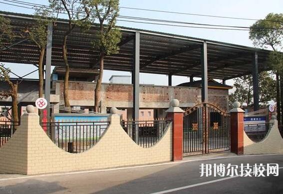 重慶工商學校2020年報名條件、招生要求、招生對象