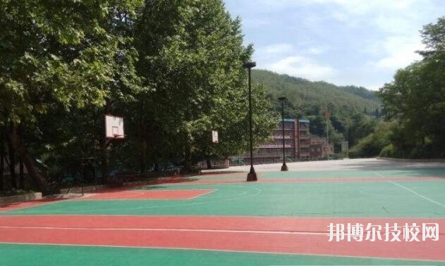 貴州現(xiàn)代經(jīng)濟(jì)學(xué)校2020年學(xué)費(fèi)、收費(fèi)多少