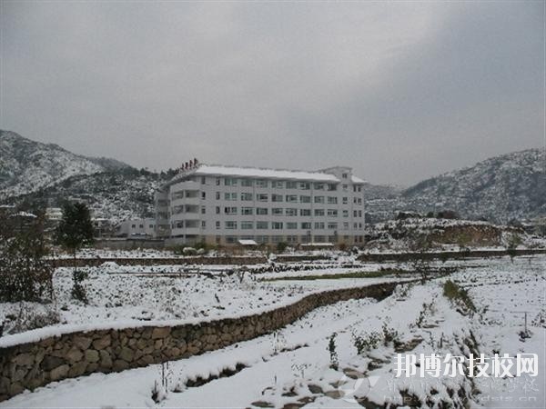 樂清市雁蕩山旅游學(xué)校2020年學(xué)費、收費多少 