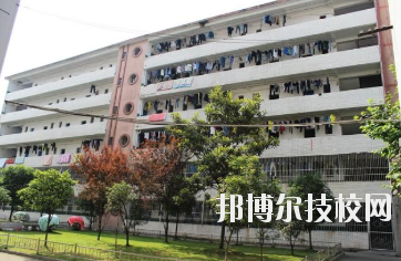 江西輕工業(yè)高級(jí)技工學(xué)校2020年報(bào)名條件、招生要求、招生對(duì)象