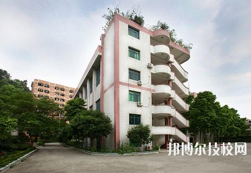 重慶護士學(xué)校2020年報名條件、招生要求、招生對象