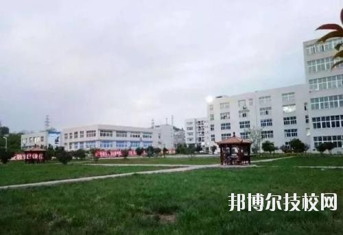 貴陽烏當中等職業(yè)學校2020年招生辦聯(lián)系電話