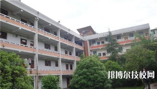 清鎮(zhèn)中等職業(yè)技術學校2020年報名條件、招生要求、招生對象