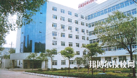 國營八二一廠技工學(xué)校2020年報名條件、招生要求、招生對象
