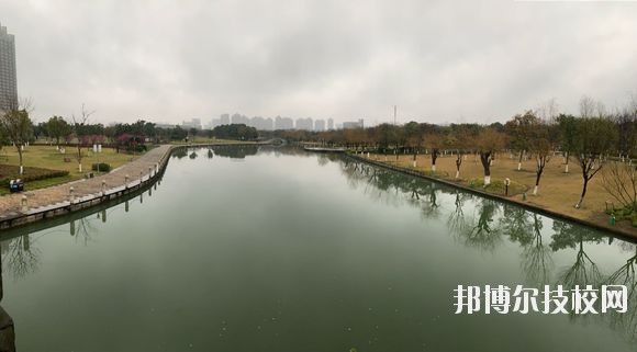 鄞州職業(yè)教育中心學(xué)校2020年學(xué)費、收費多少