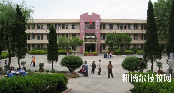 獨山中等職業(yè)學校2020年報名條件、招生要求、招生對象