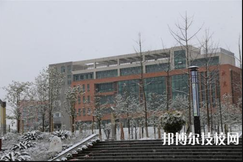 重慶榮昌職業(yè)教育中心2020年報名條件、招生要求、招生對象