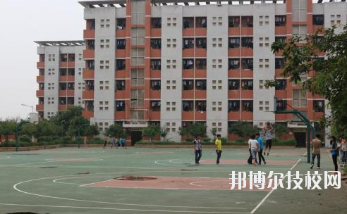 重慶大足職業(yè)教育中心2020年報(bào)名條件、招生要求、招生對(duì)象