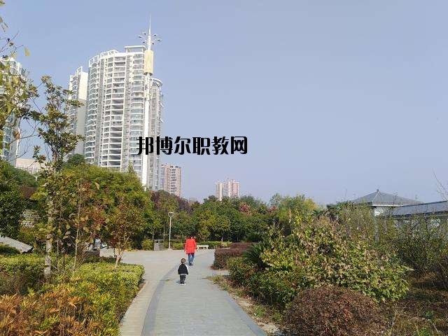 蓮花職業(yè)技術(shù)學(xué)校2020年報名條件、招生要求、招生對象
