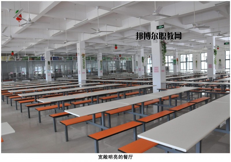 昆明外國(guó)語(yǔ)學(xué)校2020年報(bào)名條件、招生要求、招生對(duì)象