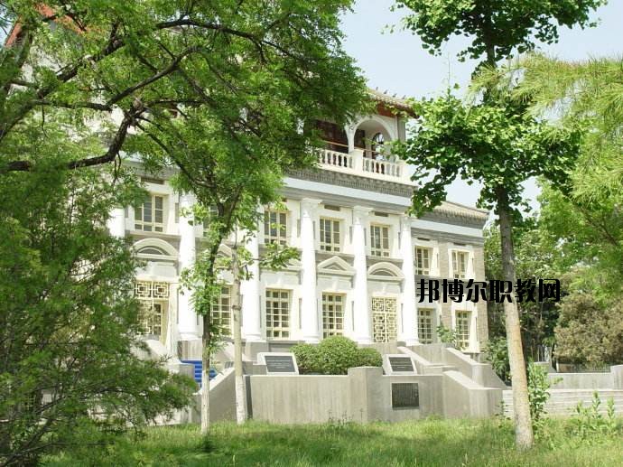 鶴峰職業(yè)技術(shù)學校怎么樣、好不好