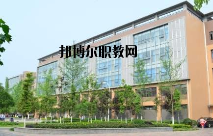 成都市恒輝技工學(xué)校2020年報(bào)名條件、招生要求、招生對(duì)象