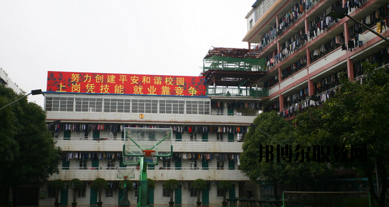 廣西商貿(mào)高級技工學校2020年招生辦聯(lián)系電話 