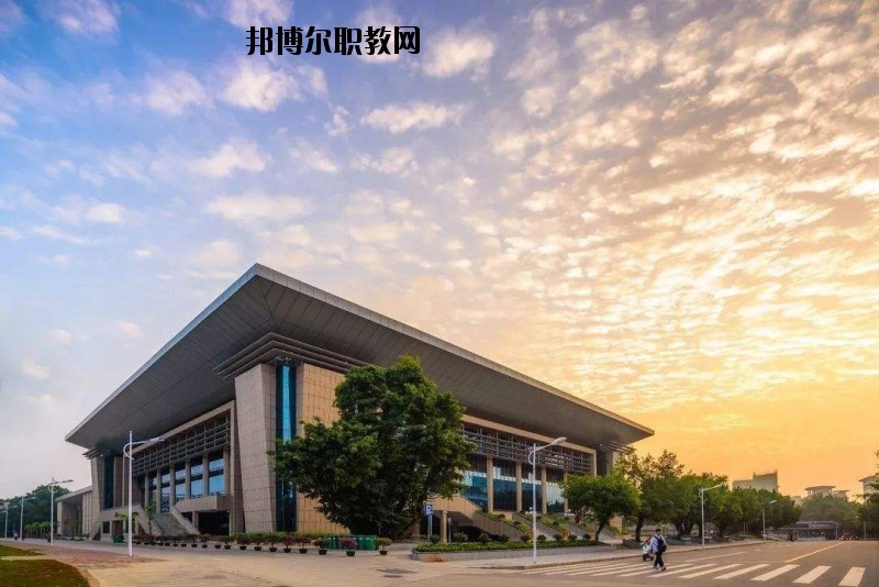 咸寧生物機電工程學(xué)校2020年報名條件、招生要求、招生對象