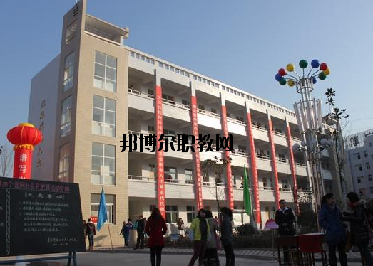 靈寶職業(yè)中等專業(yè)學(xué)校2021年報名條件、招生要求、招生對象