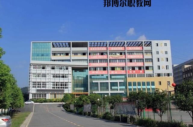 遵義博導(dǎo)網(wǎng)絡(luò)職業(yè)技術(shù)學(xué)校2020年報(bào)名條件、招生要求、招生對(duì)象